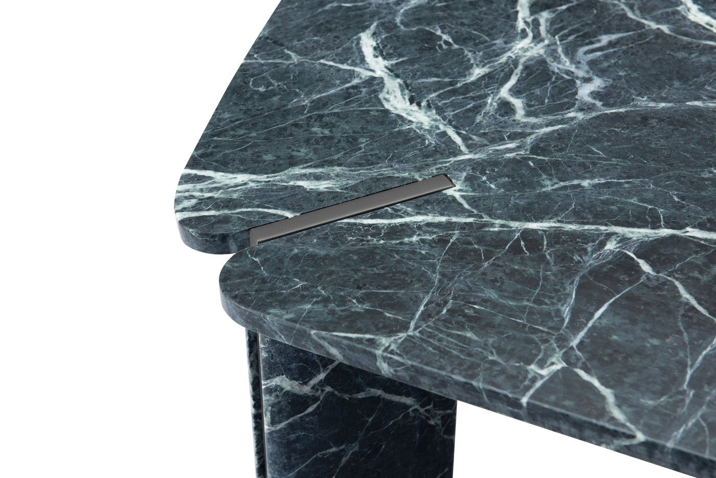 Dua Dining Table